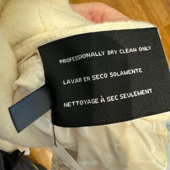 Guess women’s peacoat, size medium, new without tags, - Picture 4 of 8